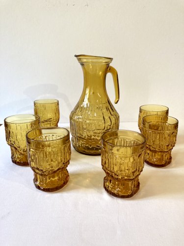 Service à orangeade en verre ambré texturé