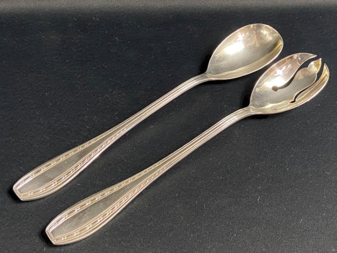 Service à salade en métal argenté signé ERCUIS