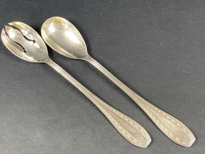 Service à salade en métal argenté signé ERCUIS