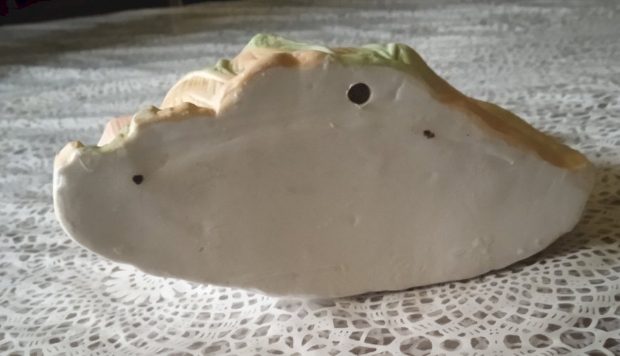 Service à tabac ancien, porcelaine biscuit peint polychrome Napoléon III