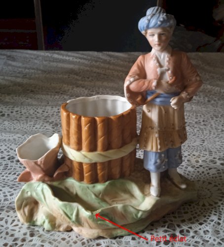 Service à tabac ancien, porcelaine biscuit peint polychrome Napoléon III