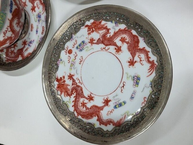 SERVICE A THE ASIATIQUE EN PORCELAINE ET ARGENT MASSIF DE 14 PIECES