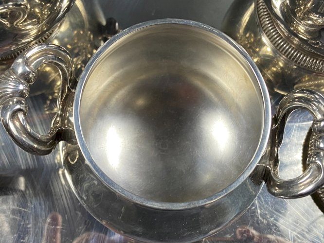 Service à thé café en métal argenté signé CHRISTOFLE modèle Malmaison plateau