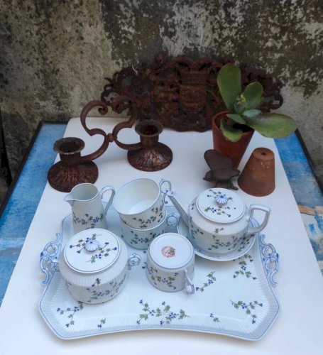Service à thé, café en Porcelaine fine Mehun décor aux barbeaux