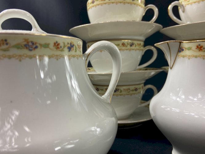Service à thé porcelaine de Limoges Bernardaud Théière sucrier pot à lait tasses