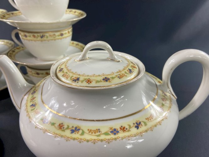 Service à thé porcelaine de Limoges Bernardaud Théière sucrier pot à lait tasses