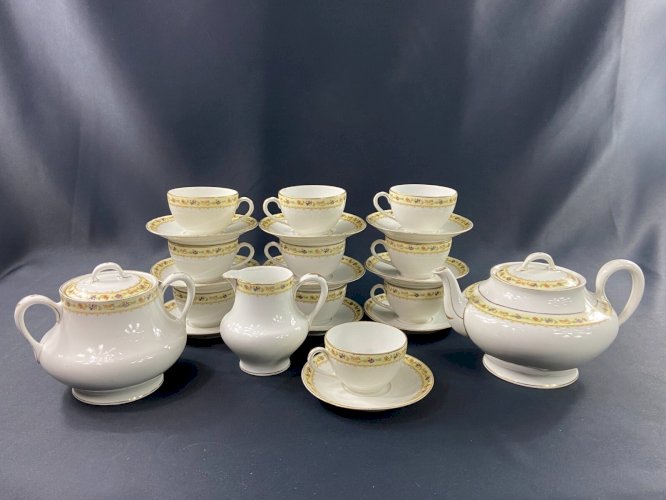 Service à thé porcelaine de Limoges Bernardaud Théière sucrier pot à lait tasses