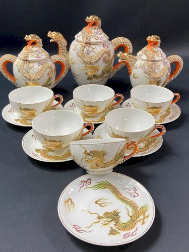 Service à thé porcelaine Satsuma du Japon décor dragon et Geisha en lithophanie