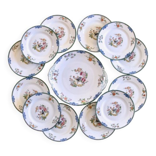 Service ancien de 1930 en porcelaine au décor oiseaux, papillons et coq