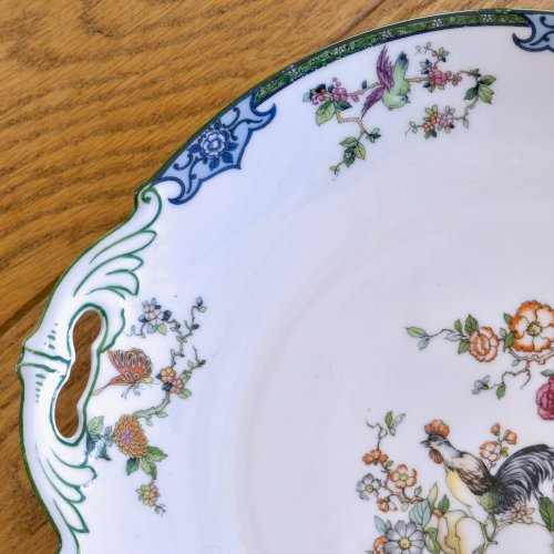 Service ancien de 1930 en porcelaine au décor oiseaux, papillons et coq