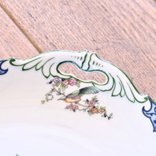 Service ancien de 1930 en porcelaine au décor oiseaux, papillons et coq