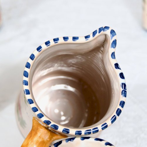 Service ancien grands mugs et carafe de Talavera en terre cuite émaillée