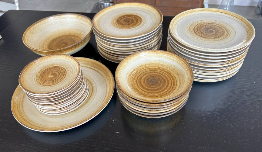 Service assiettes en grés Longchamp 42 pièces