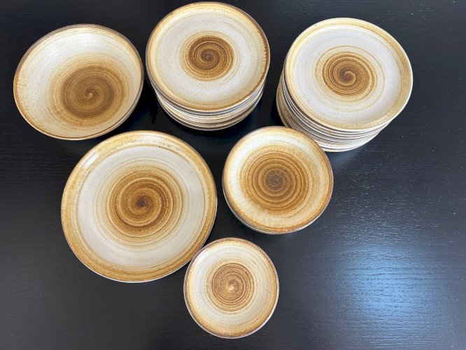 Service assiettes en grés Longchamp 42 pièces
