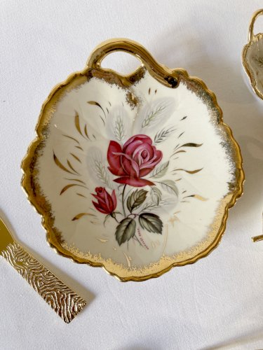 Service beurrier, salière, poivrière en porcelaine de Révol, années 1960