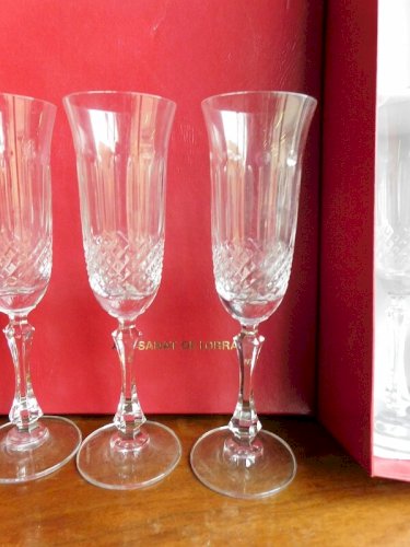 SERVICE DE 12 VERRES A CHAMPAGNE EN CRISTAL ARTISANAT DE LORRAINE