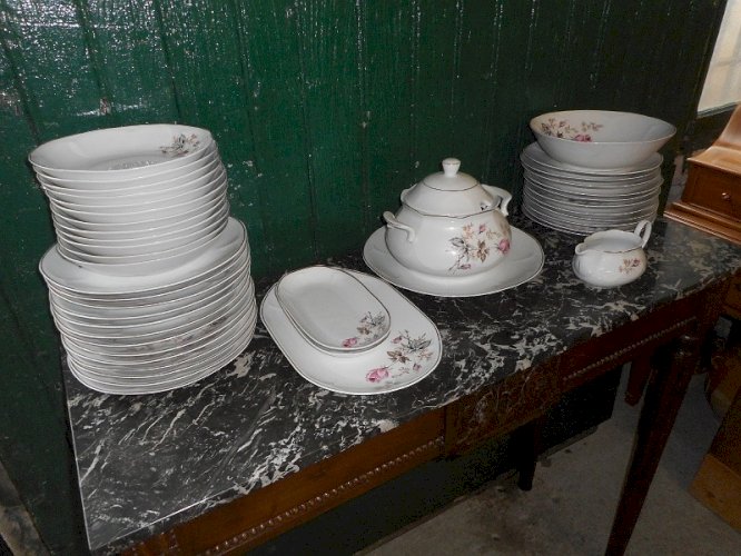 SERVICE DE TABLE DE 43 PIECES PORISTAL FRANCE PORCELAINE FINE