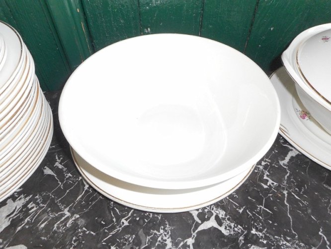 SERVICE DE TABLE DE 47 PIECES SAINT AMAND