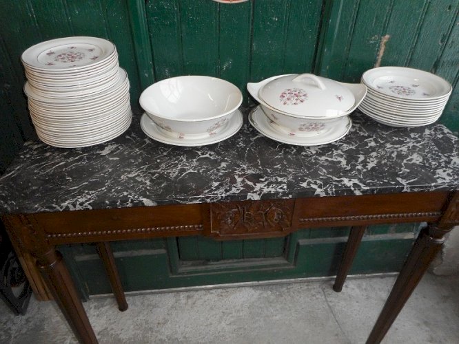 SERVICE DE TABLE DE 47 PIECES SAINT AMAND