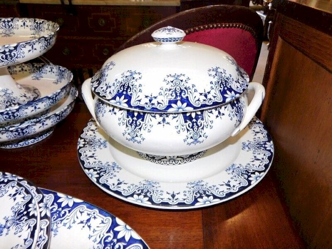SERVICE DE TABLE DE 63 PIECES ROUEN