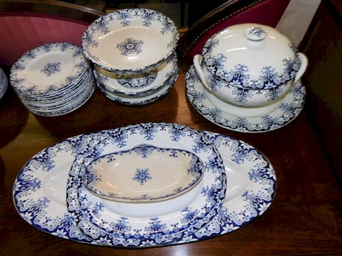 SERVICE DE TABLE DE 63 PIECES ROUEN