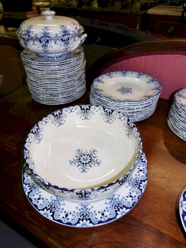 SERVICE DE TABLE DE 63 PIECES ROUEN