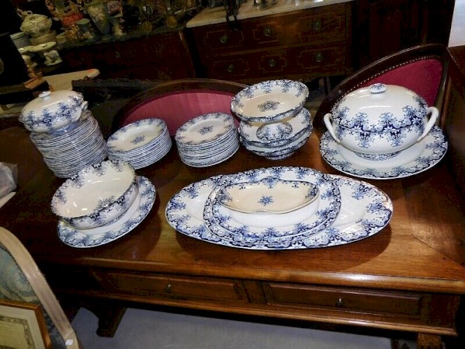 SERVICE DE TABLE DE 63 PIECES ROUEN