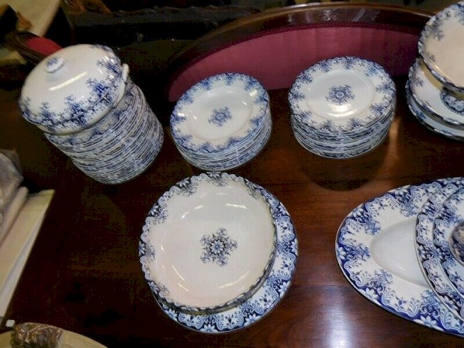 SERVICE DE TABLE DE 63 PIECES ROUEN
