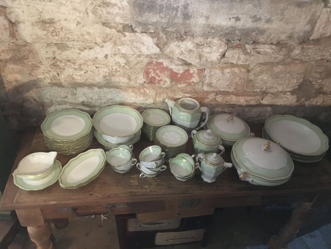 Service de table en  porcelaine de limoges nardon/lafarge