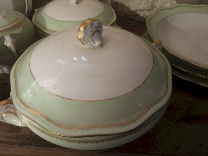 Service de table en  porcelaine de limoges nardon/lafarge