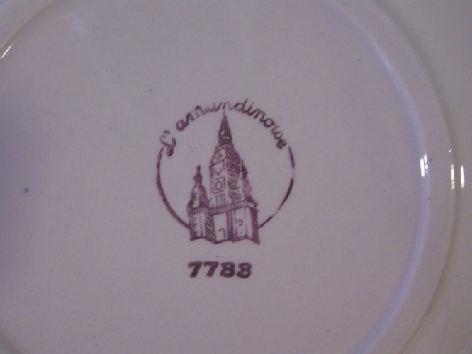 SERVICE DE TABLE EN PORCELAINE