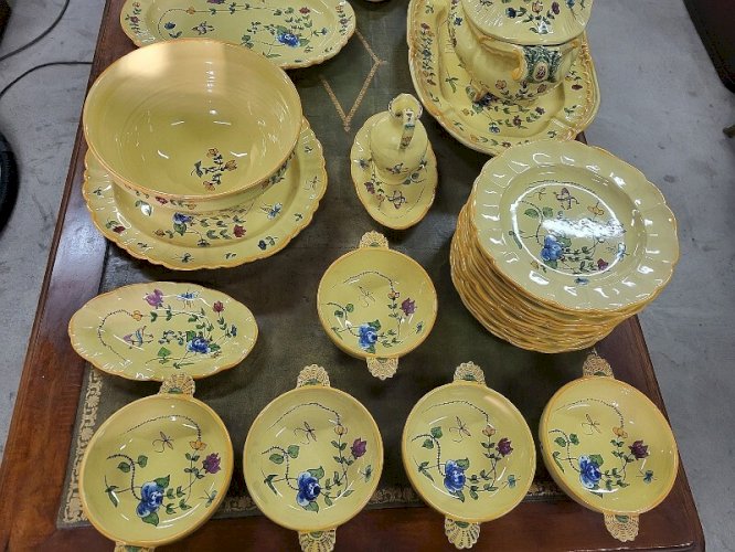SERVICE DE TABLE PAUL ARTHUS EN VIEUX MONTPELLIER DE 48 PIECES 1973