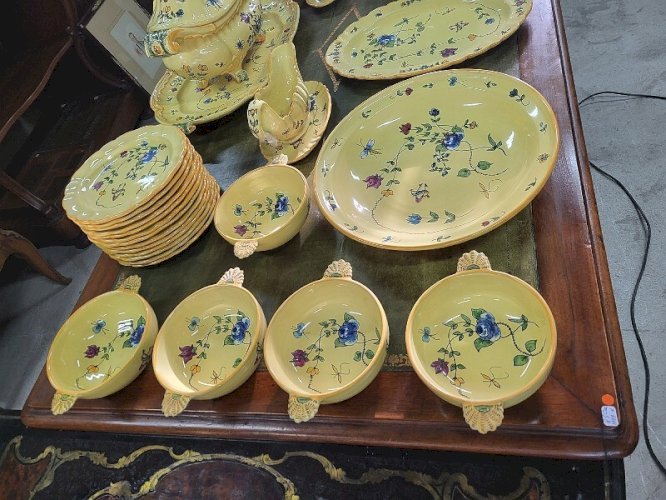 SERVICE DE TABLE PAUL ARTHUS EN VIEUX MONTPELLIER DE 48 PIECES 1973