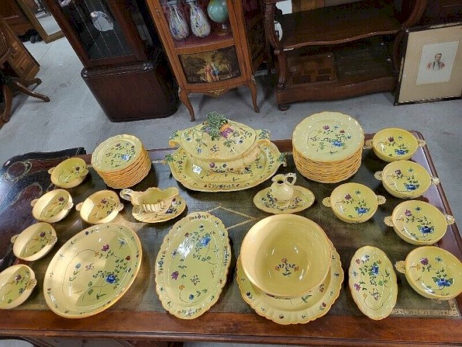 SERVICE DE TABLE PAUL ARTHUS EN VIEUX MONTPELLIER DE 48 PIECES 1973