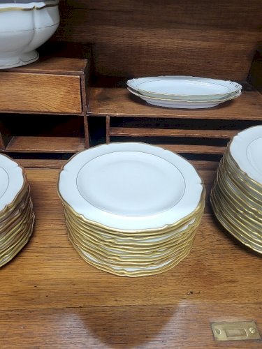 SERVICE DE TABLE PORCELAINE DE LIMOGES FRANCE ANCIENNE FABRIQUE ROYALE 62 PIECES