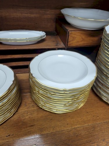 SERVICE DE TABLE PORCELAINE DE LIMOGES FRANCE ANCIENNE FABRIQUE ROYALE 62 PIECES