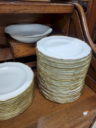 SERVICE DE TABLE PORCELAINE DE LIMOGES FRANCE ANCIENNE FABRIQUE ROYALE 62 PIECES