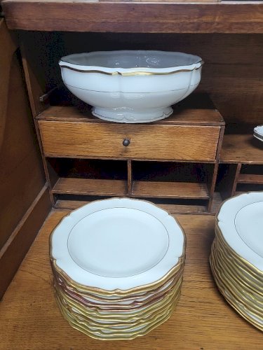 SERVICE DE TABLE PORCELAINE DE LIMOGES FRANCE ANCIENNE FABRIQUE ROYALE 62 PIECES