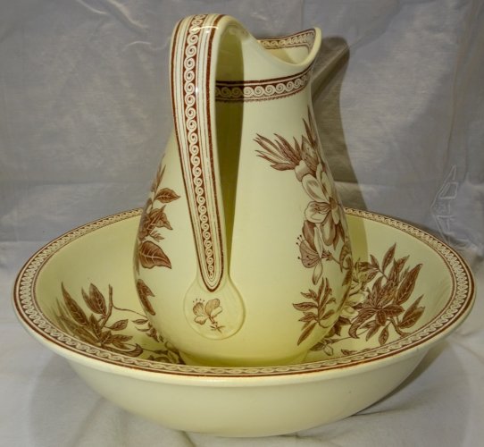 - SERVICE DE TOILETTE BROC & CUVETTE CHOISY LE ROY HIPPOLYTE BOULANGER    D