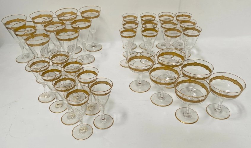 Service de verre a rehaut d'or en cristal taillé XX siècle