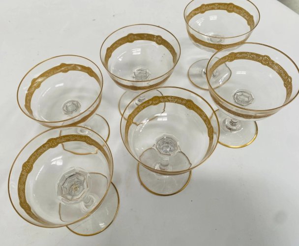 Service de verre a rehaut d'or en cristal taillé XX siècle
