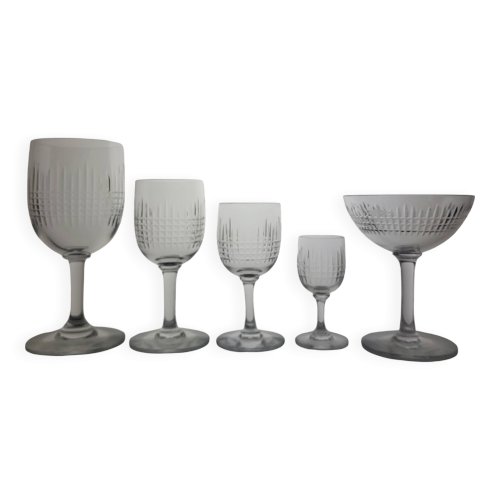Service de verres 30 pièces en cristal de Baccarat modèle Nancy