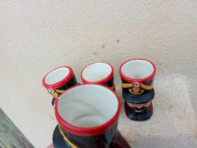 Service en céramique de quatre soldats avec shako