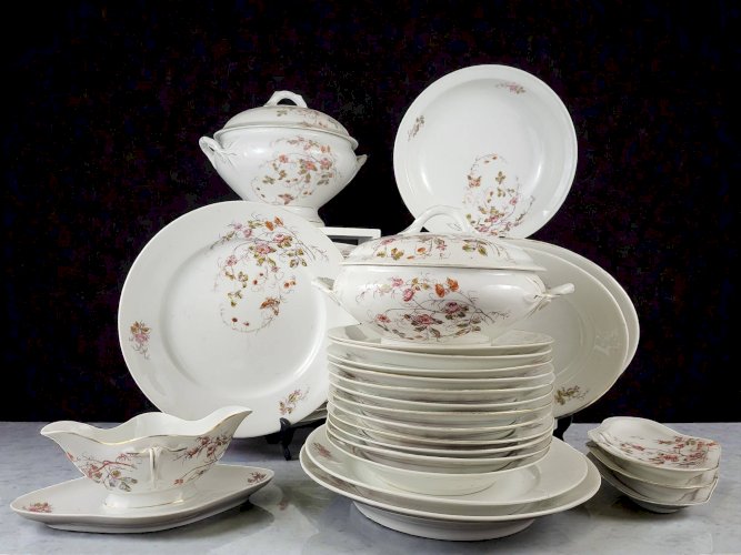 Service en porcelaine Paris à la ville St Denis - Nouveautés 47 Pièces