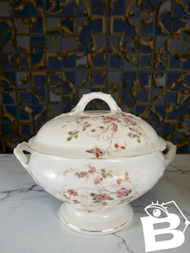 Service en porcelaine Paris à la ville St Denis - Nouveautés 47 Pièces