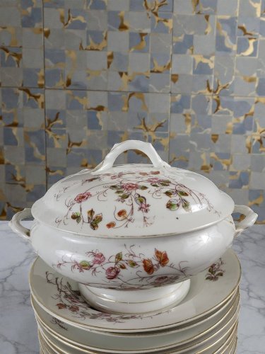 Service en porcelaine Paris à la ville St Denis - Nouveautés 47 Pièces