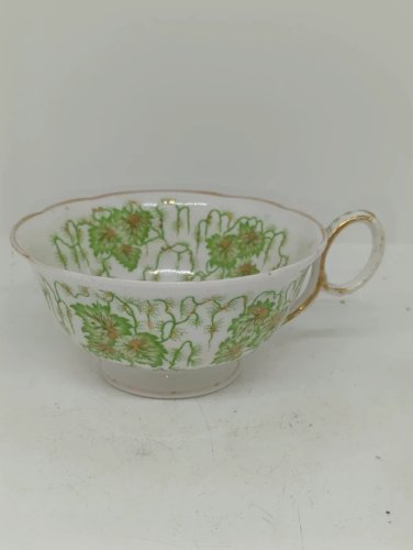 service Feldspath  LM et C de 1844 à 1876 (creil et montereau)  composé dun pot à lait et 5 tasses