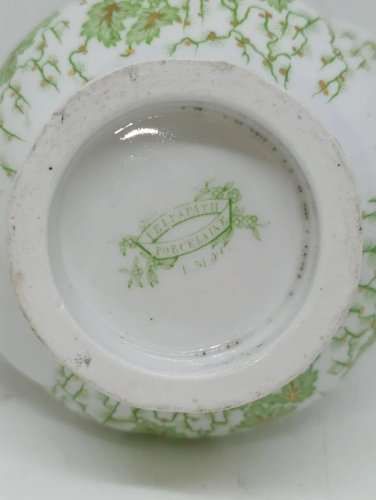 service Feldspath  LM et C de 1844 à 1876 (creil et montereau)  composé dun pot à lait et 5 tasses