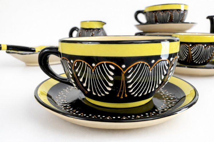 Service Petit Déjeuner Henriot Quimper Noir Jaune 60s 4 Tasses Complet