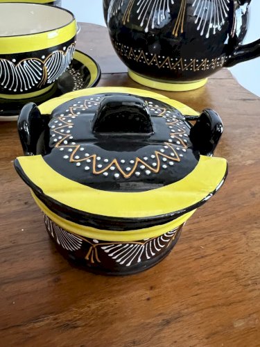 Service Petit Déjeuner Henriot Quimper Noir Jaune 60s 4 Tasses Complet